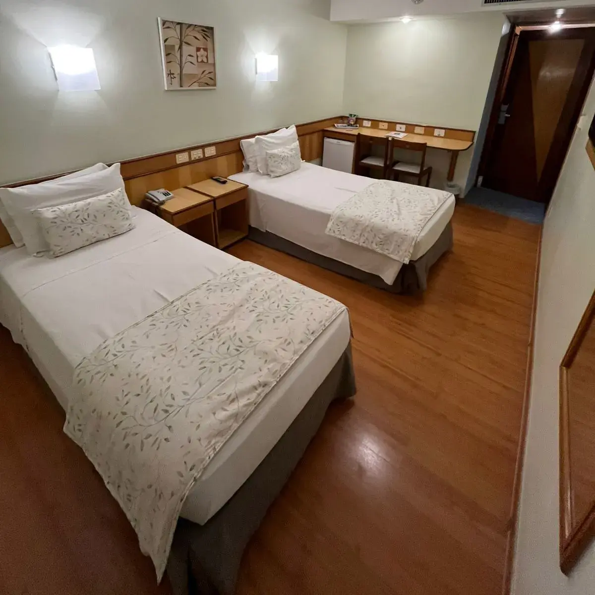 Scorial-Quarto-Standard-com-2-Camas-de-Solteiro-06