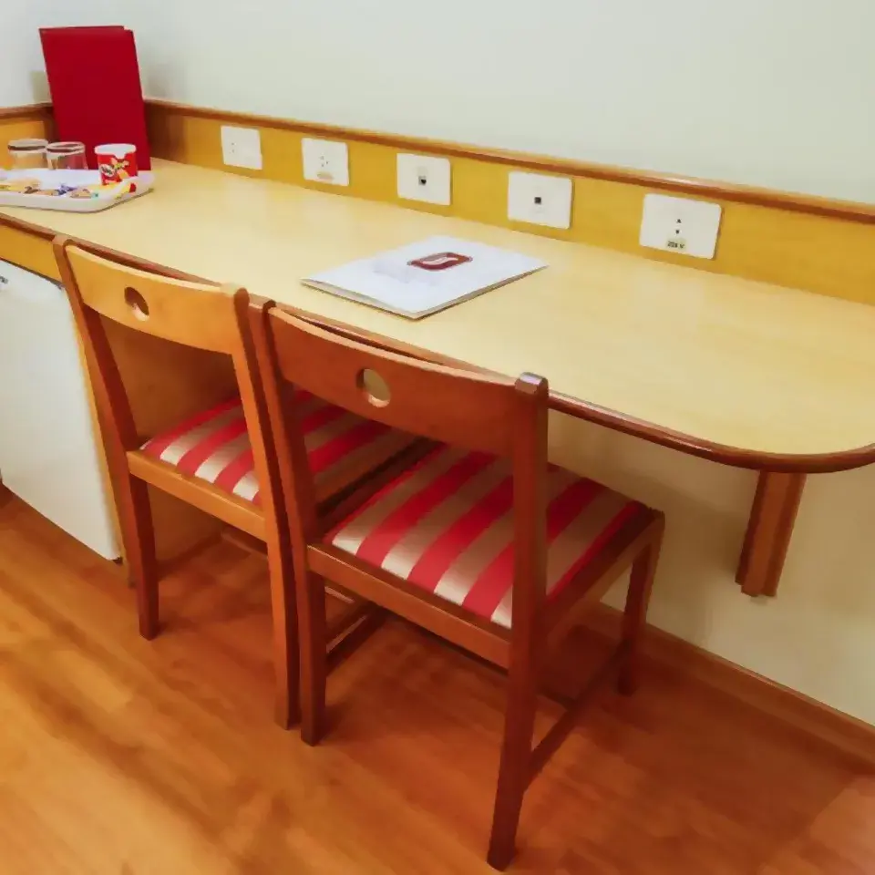 Scorial-quarto-triplo-deluxe-1-cama-de-casal-e-1-cama-de solteiro-07