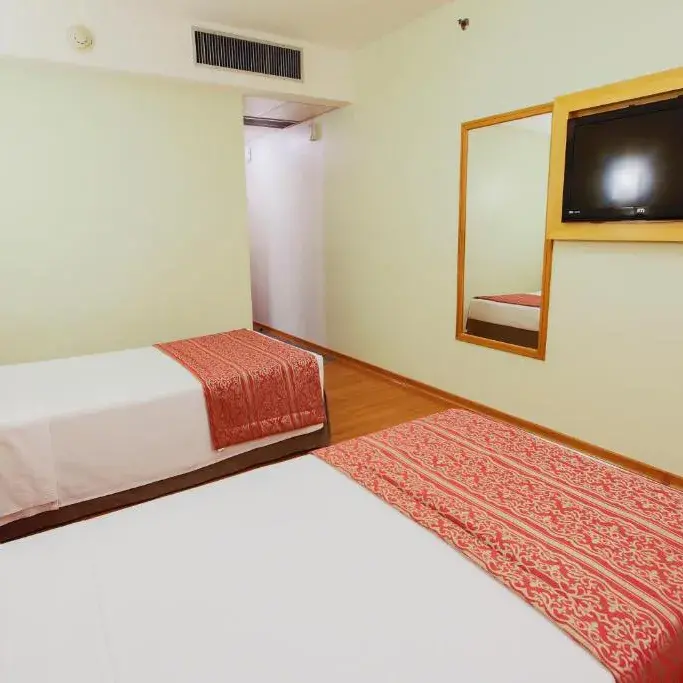 Scorial-quarto-triplo-standard-1-cama-de-casal-e-1-cama-de solteiro-03