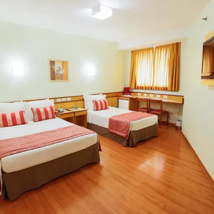 Scorial-quarto-triplo-standard-1-cama-de-casal-e-1-cama-de solteiro-07