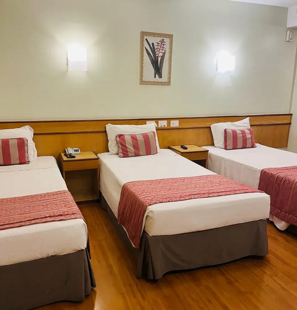 Scorial-quarto-triplo-standard-3-camas-de-solteiro-01